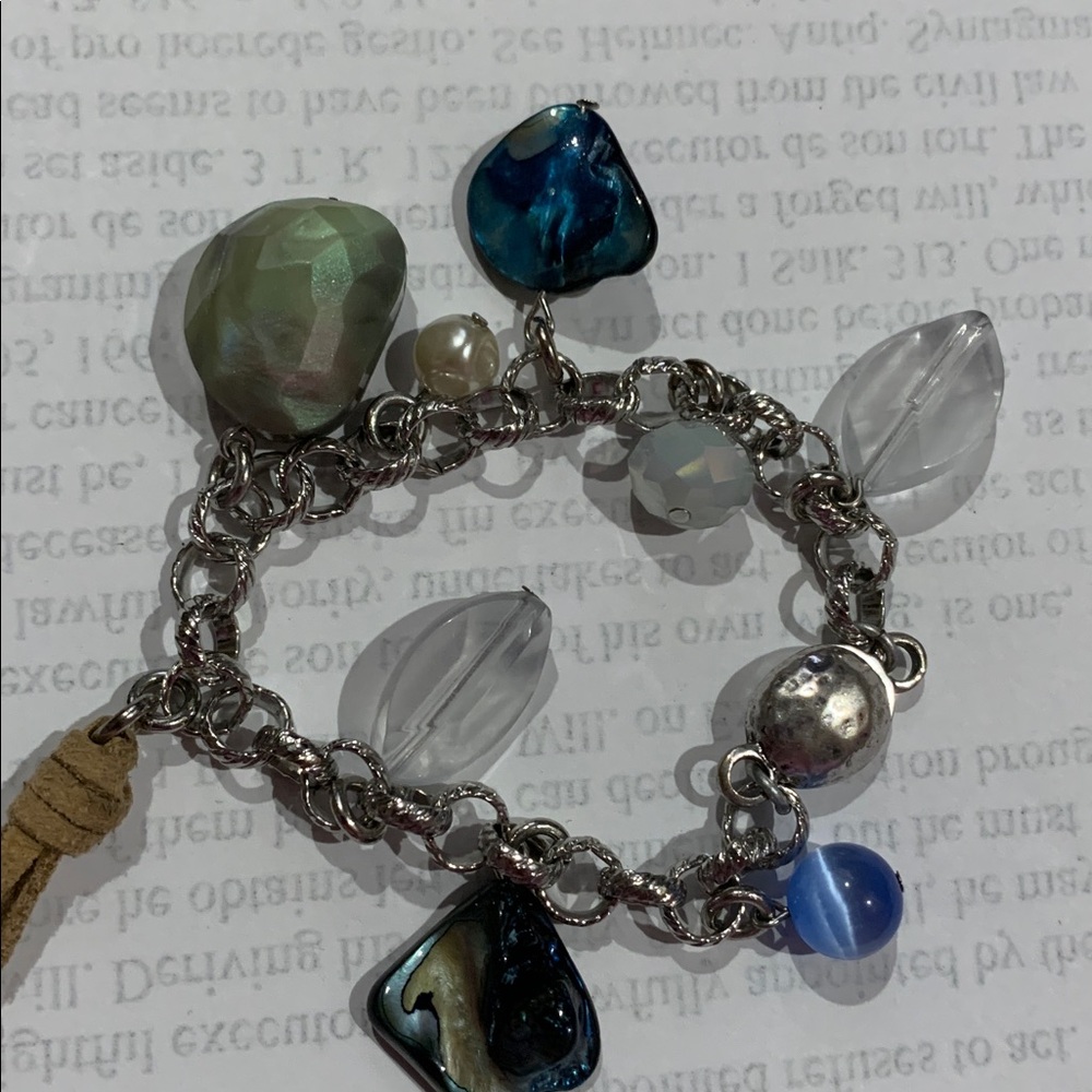 Chicos natural shell, glass and acrylic beaded 7” bracelet w magnetic clasp - Picture 3 of 4